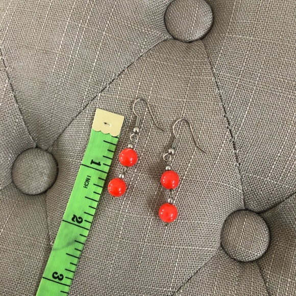 🌻3/$15 free shipping Red earrings - Picture 2 of 2